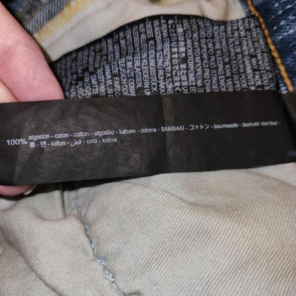 NWT Zara High Rise Jeans Size 4 Button Up Fly Minimal Distressing Hem & Pockets - Picture 15 of 16